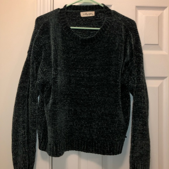 Cropped Sweater - Picture 1 of 2